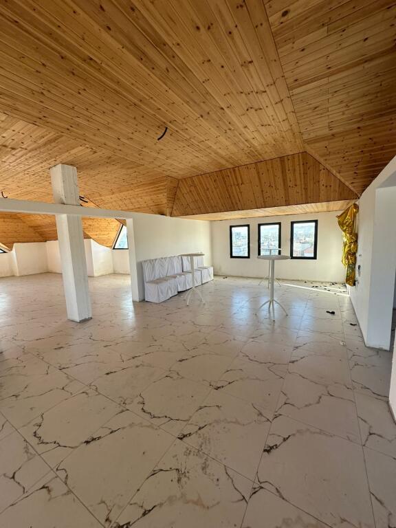 Jepen me qera 2 kate per Ambjent Biznesi , Paskuqan 2 rruga Abdyl Elmazi 1500 euro te dy katet