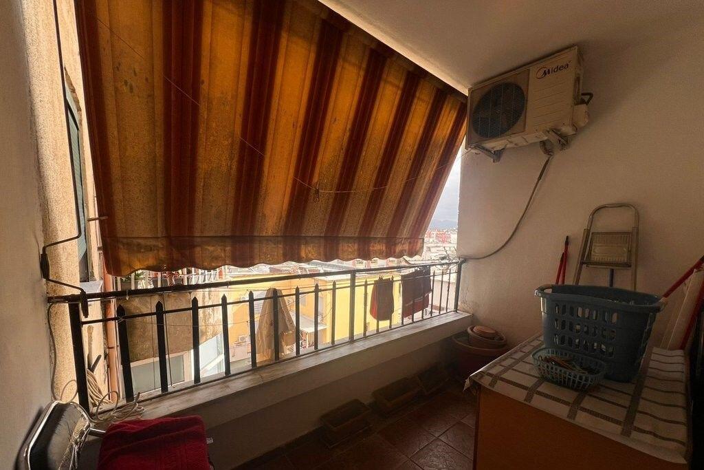 Apartament 2+1 me Qira pranë Gjimnazit “Partizani” – Totalisht i Mobiluar