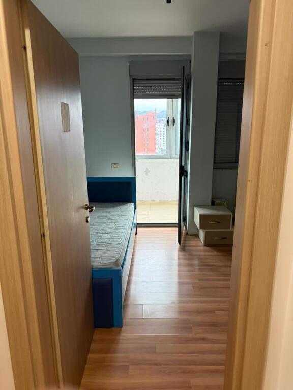 Jepet apartament me qera 2+1​ rruga Kavajes