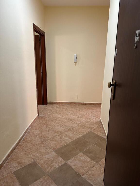 Apartament 2+1 me qera tek Komuna Parisit