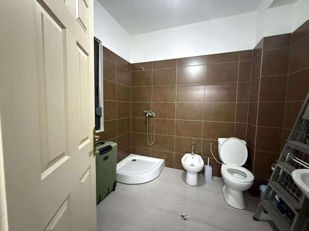 Jepet 2+1+2 me QERA Astir , 2 Palmat .  Cmimi 500 Euro