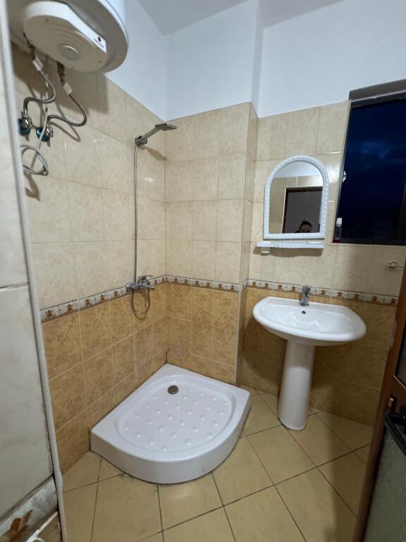 Apartamenti 2+1+2, Astir!