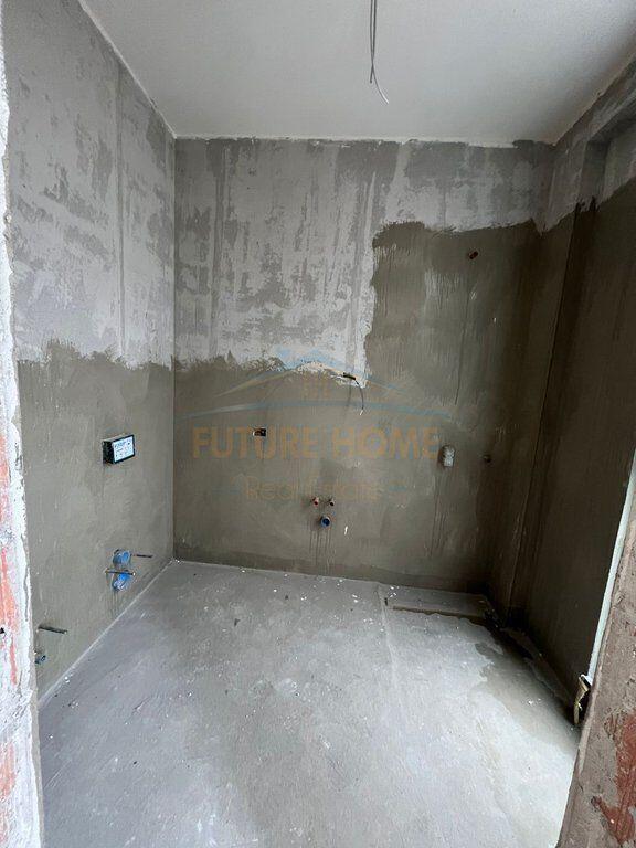 Shitet Apartament 2+1+2+2 Poste Parkimi, Tulipan Residence, Mjull-Bathore