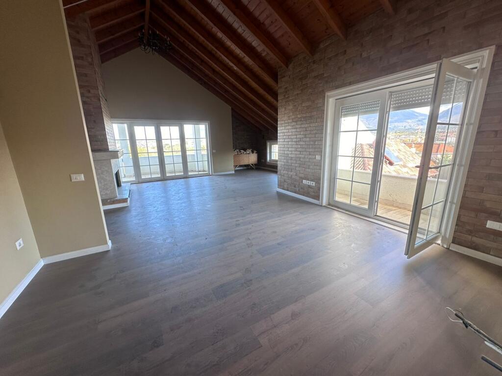 Vilë për qera  në zonën e Mjull Bathores  