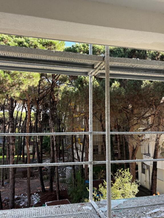 Apartament për shitje në Golem – Mes pishave, relaks dhe komfort! 🌿🏖️