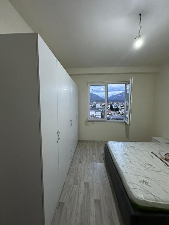 Bathore , Apartament  1+1 per qera