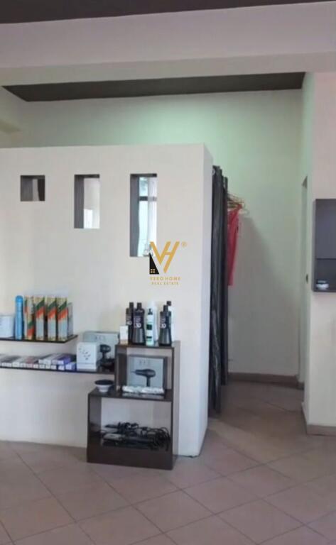 JEPET ZYRE 45 M2 ME QERA TE RRUGA E ELBASANIT 65.000 LEKE