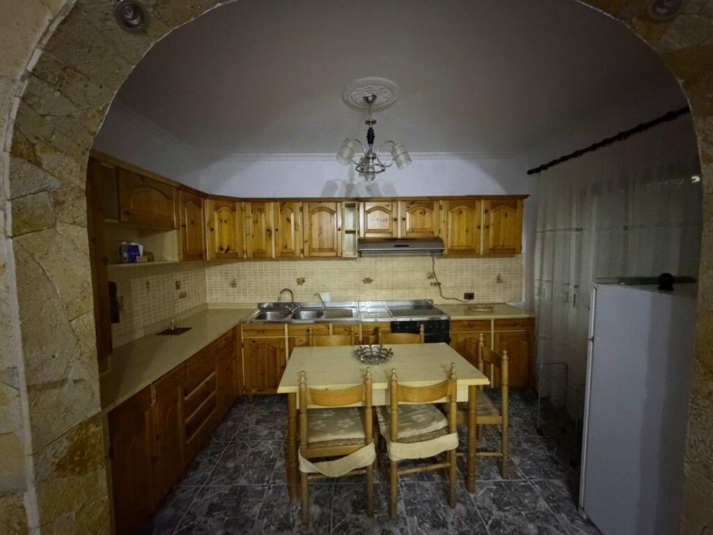 JEPET ME QIRA APARTAMENT 2+1 + PARKING . KAT DYTE TE VILE NE ALI DEM . CMIMI QIRAJE 350 EURO