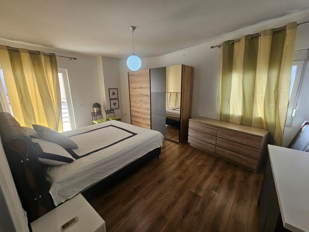 Shitet Apartament 2+1+2 Komuna e Parisit / German Computers