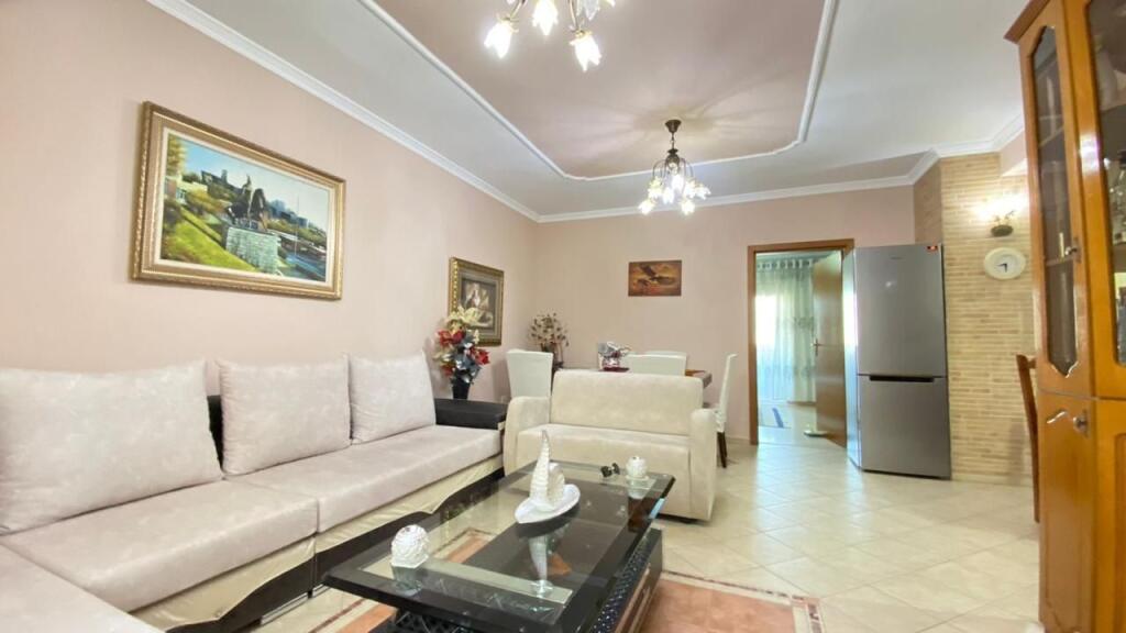 Apartament me qera 2+1 📍Rruga Barrikadave