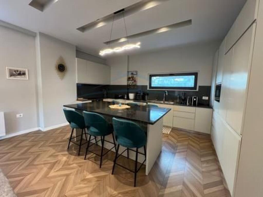 Shitet, Vilë individuale San Pietro Residence, Gjiri I Lalëzit.