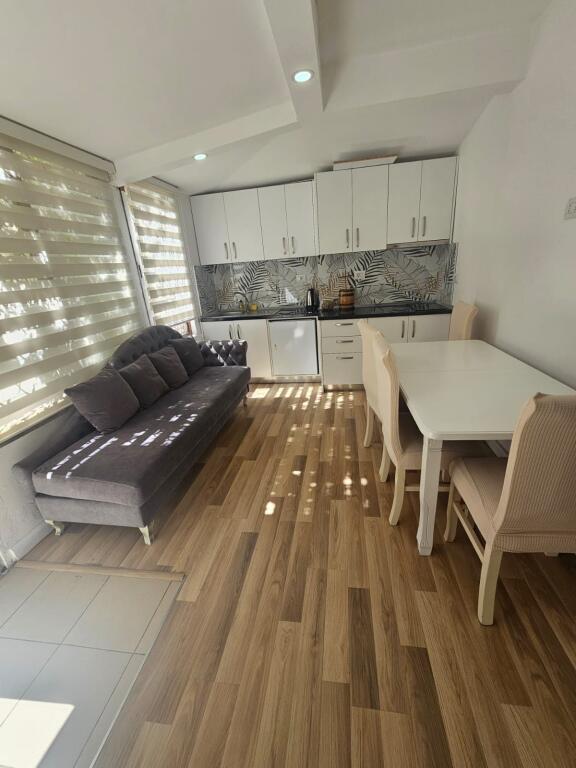 Jepet Me Qera Apartament Home Studio