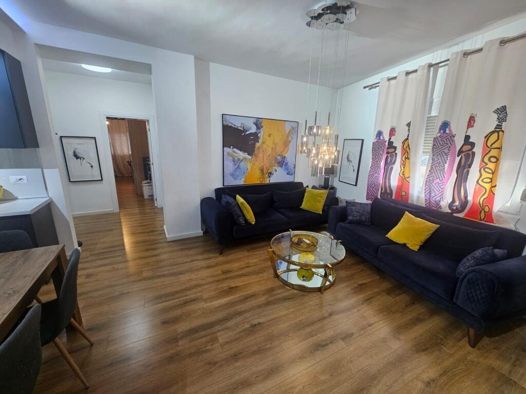 Shitet Apartament 2+1+2 Komuna e Parisit / German Computers