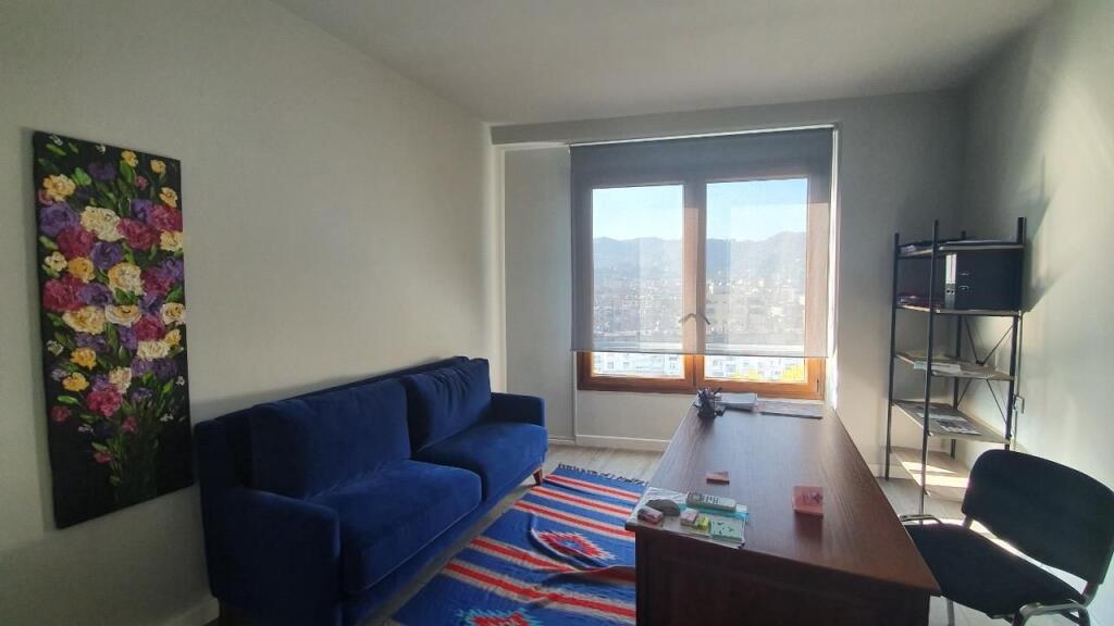 Zyre me qera te Hilton !