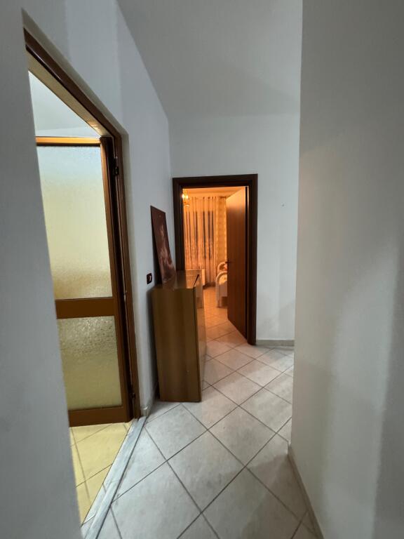 Apartamenti 2+1+2, Astir!