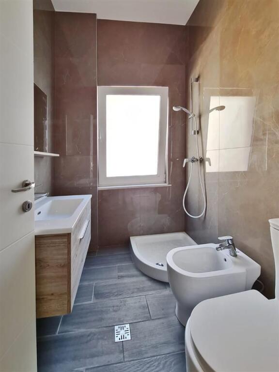 APARTAMENT ME QERA 4+1 KOMUNA E PARISIT 130.000 LEKE