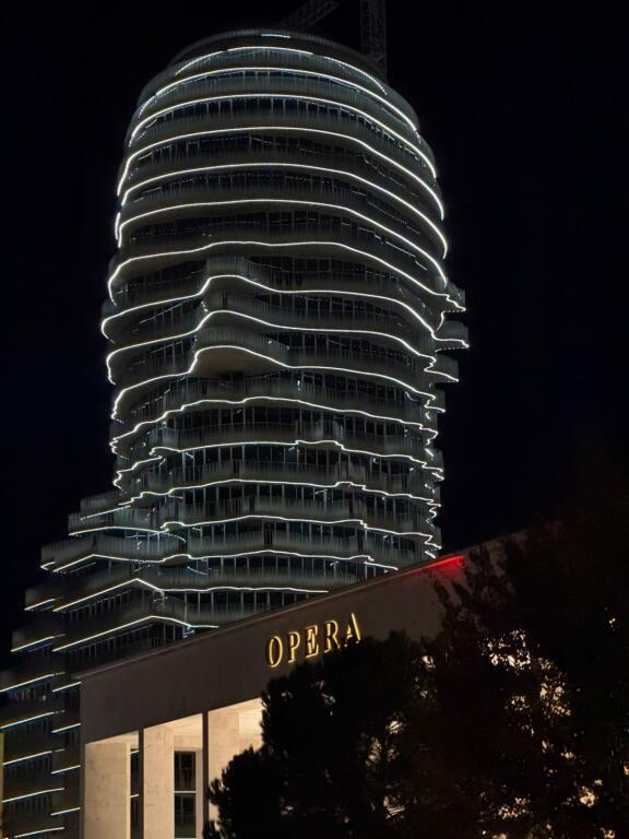 Shitet, Apartament 2+1+2 – Tirana’s Rock, Qendër