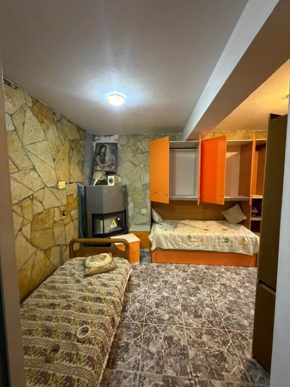 JEPET ME QIRA APARTAMENT 2+1 + PARKING . KAT DYTE TE VILE NE ALI DEM . CMIMI QIRAJE 350 EURO