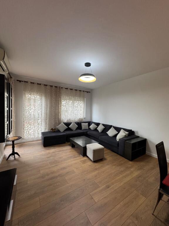 Shitet,Apartament 2+1+2 Oxhaku,Tirana.
