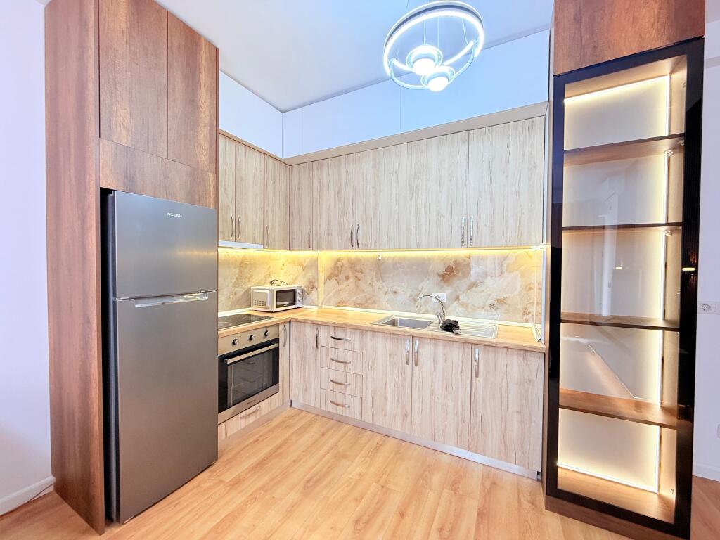 🏠 Shitet Apartament 2+1 – Astir (Ish Alfa Bank)