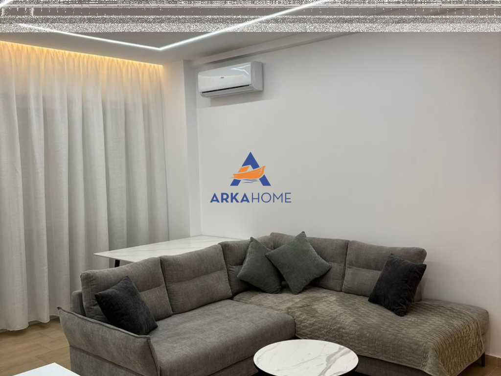 JEPET ME QERA APARTAMENT I KOMPLETUAR 1+1 "TEK KOPSHTI BOTANIK" 850 EURO