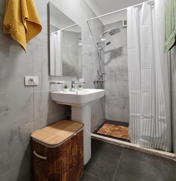 Shitet🔥  Apartament / Home studio   Kodra e Diellit; Big Marketi