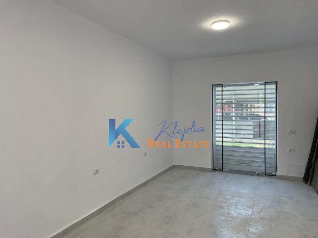 Ambient biznesi per qira te Lulishtja 1 Maji, afer Stadiumit Dinamo