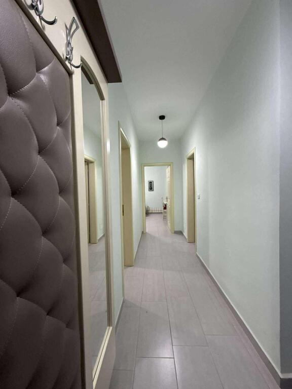 Jepet 2+1+2 me QERA Astir , 2 Palmat .  Cmimi 500 Euro