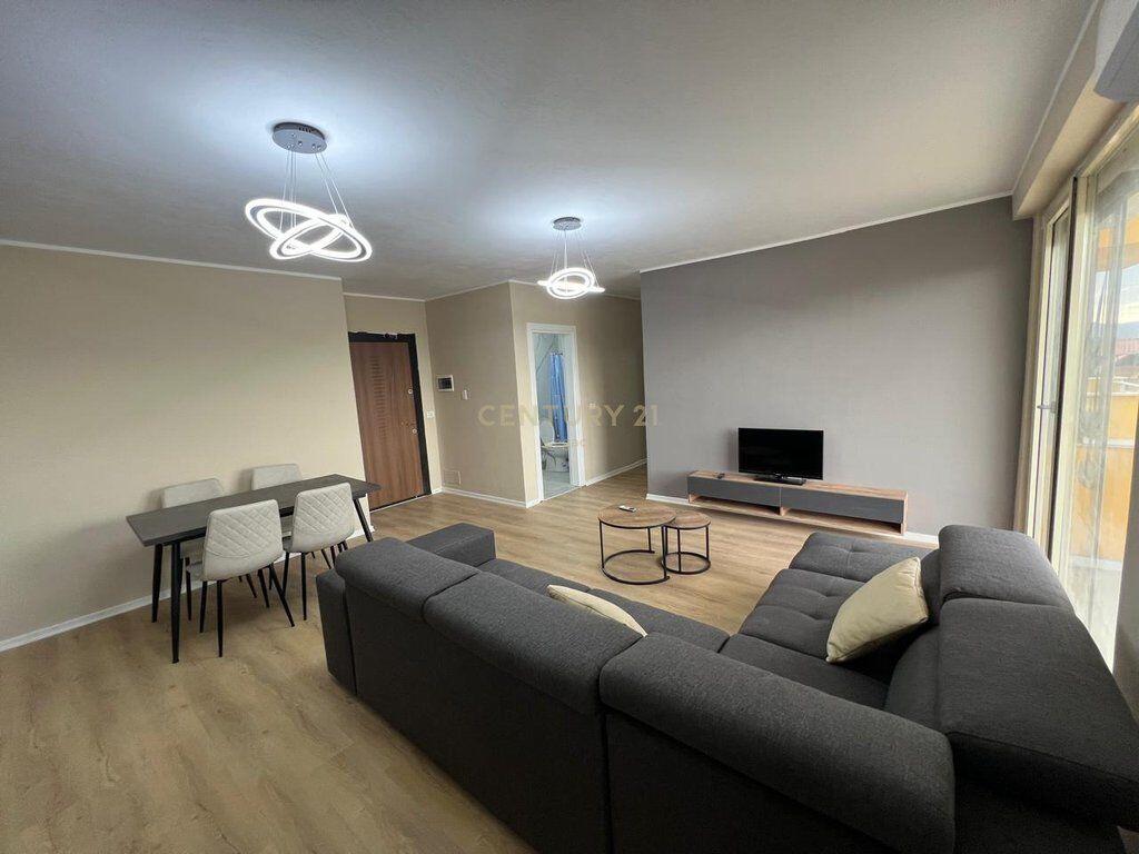 jepet apartament 2+1+2+ post parkimi tek pallatet e Tom Doshit Shkoze