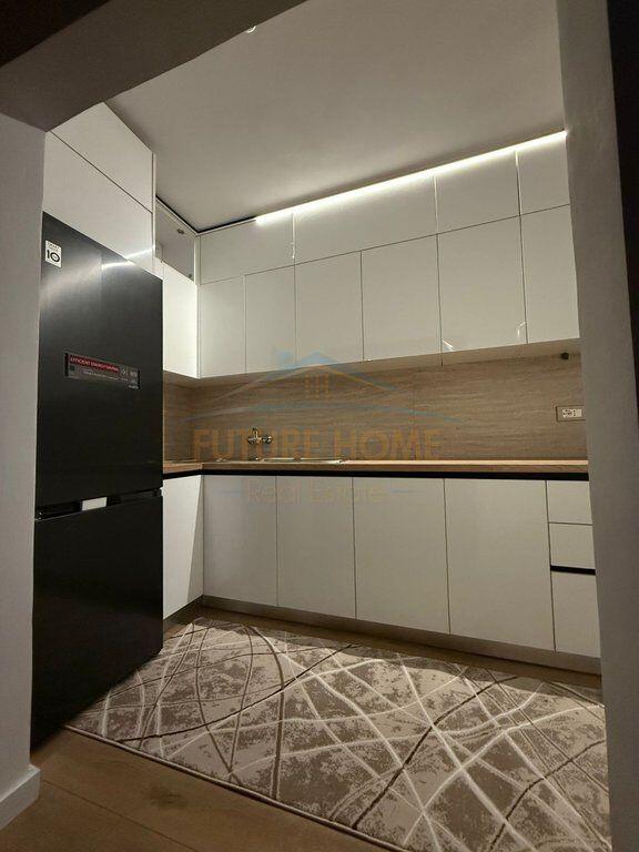 Shitet, Apartament 2+1,Shkolla "1 Maj" Alidemi , Tiranë