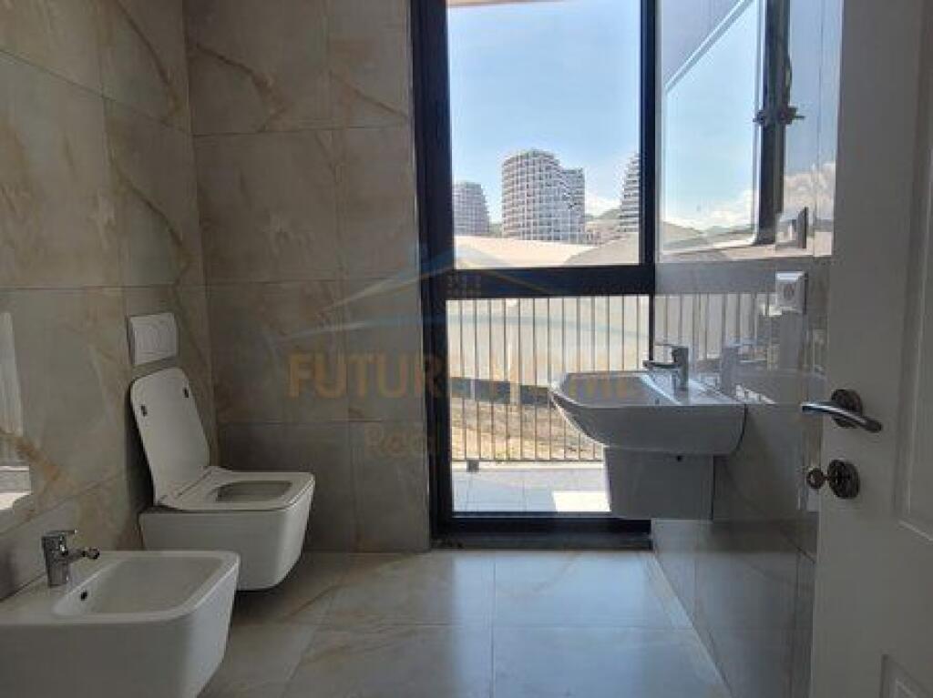 Qera, Ambient për Zyre 2+1+2+ Post Parkimi, Lake View ,Tiranë