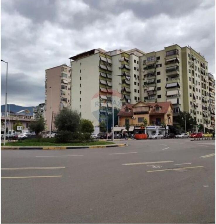 Shitet apartament 1+1–Komuna Parisit 190000EU