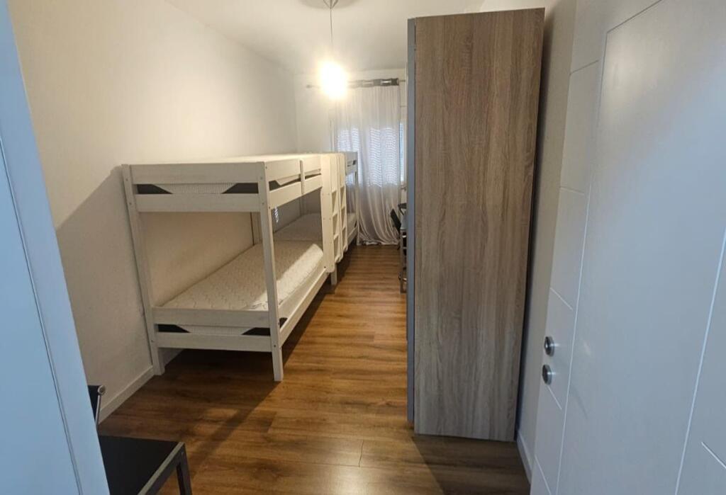 Shitet Apartament 2+1+2 Komuna e Parisit / German Computers