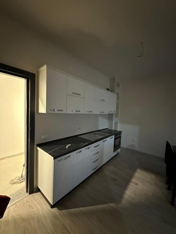 Bathore , Apartament  1+1 per qera
