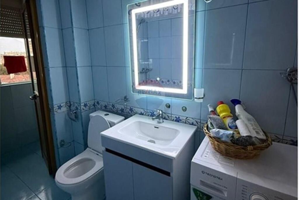 🏠 Apartament 2+1 me Qira në Rrugën "Ali Demi"