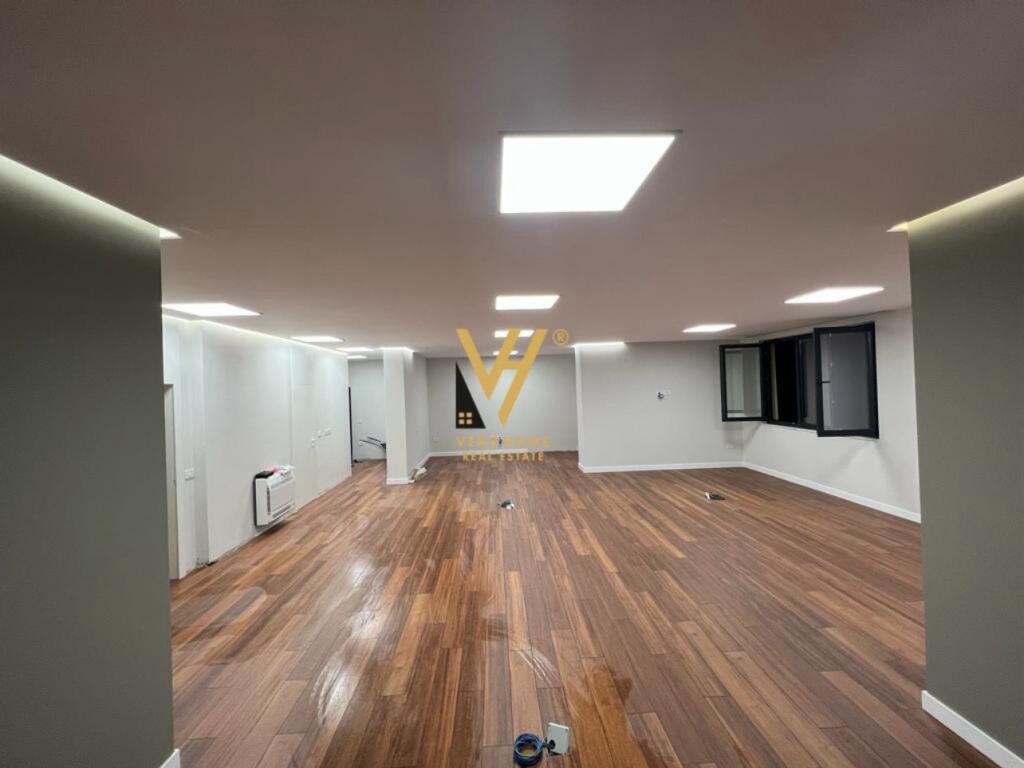 SHITET AMBIENT KOMERCIAL 140 M2 TE SHALLVARET 430.000 EURO