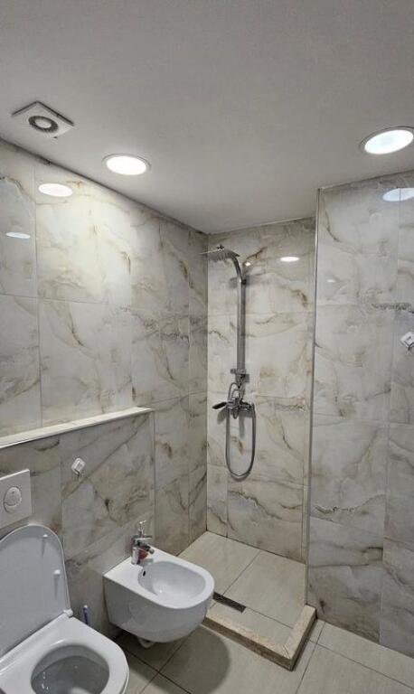 Apartament Modern 1+1 me Qira te “9-Katëshet”, Tiranë – Totalisht i Mobiluar