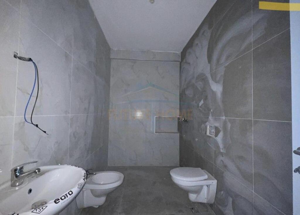 In vendita, Appartamento 2+1+2 – Via Jordan Misja, vicino all'Università Beder