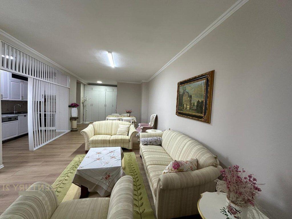 Apartament me qira në Qendër, përballë Parlamentit