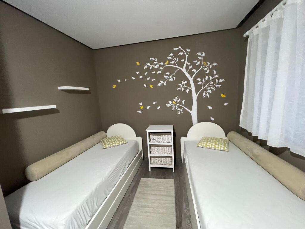 JEPET PËR QIRA APARTAMENT 2+1 TEK RRUGA E KOSOVARËVE !!