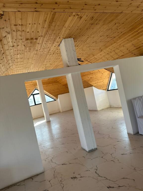 Jepen me qera 2 kate per Ambjent Biznesi , Paskuqan 2 rruga Abdyl Elmazi 1500 euro te dy katet