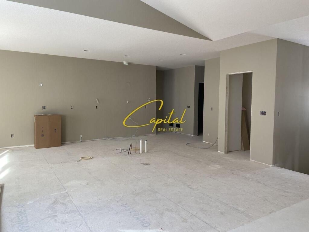 AMBIENT BIZNESI ME QERA 200 M2 KOMUNA E PARISIT 1.500 EURO