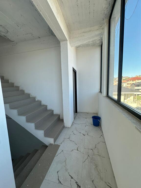 Jepen me qera 2 kate per Ambjent Biznesi , Paskuqan 2 rruga Abdyl Elmazi 1500 euro te dy katet