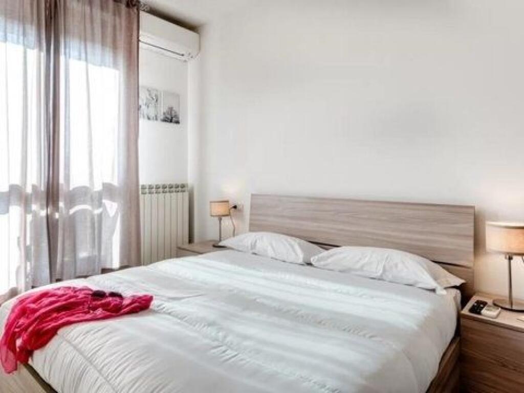 Apartament Me Qera 1+1 Tek Rruga E Kavajes (ID B2101352) Tirane