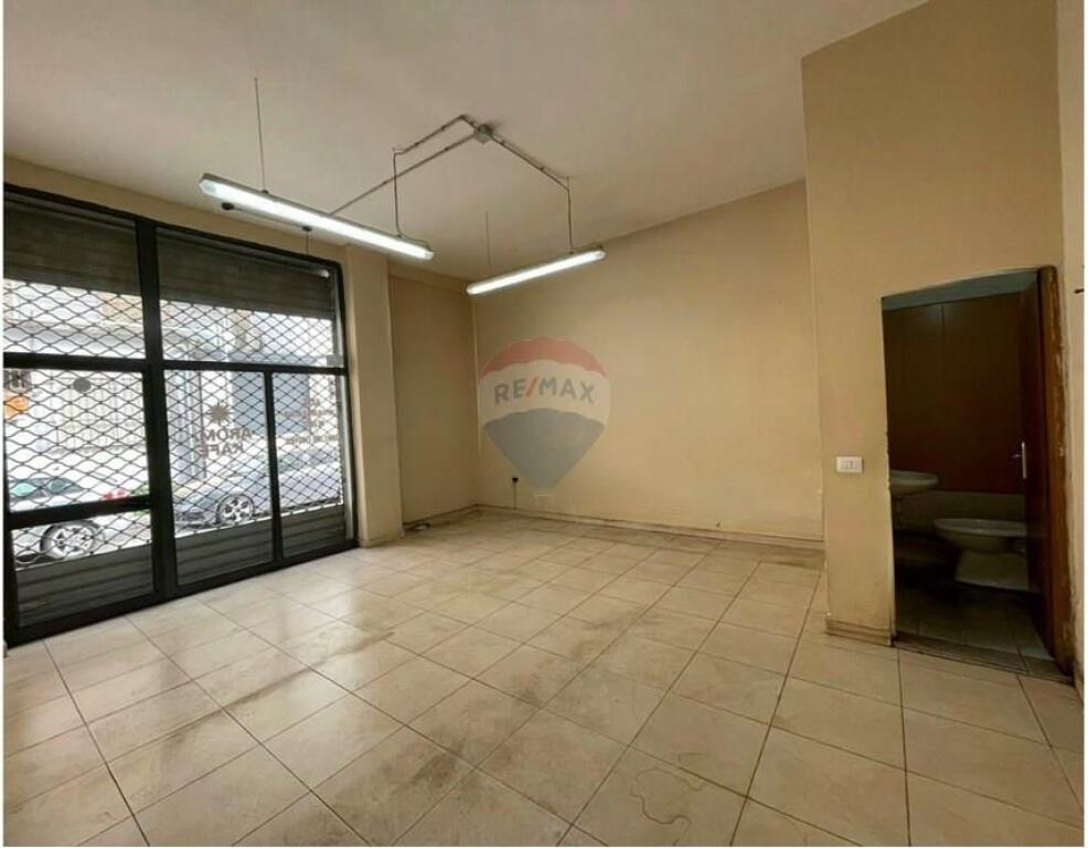 Jepet me qira dyqan prane shkolles Osman Myderizi !