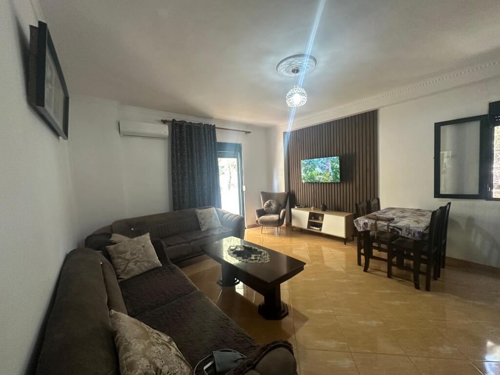 Shitet Apartament 1+1 në Zemër të Malit të Robit ne Durrës