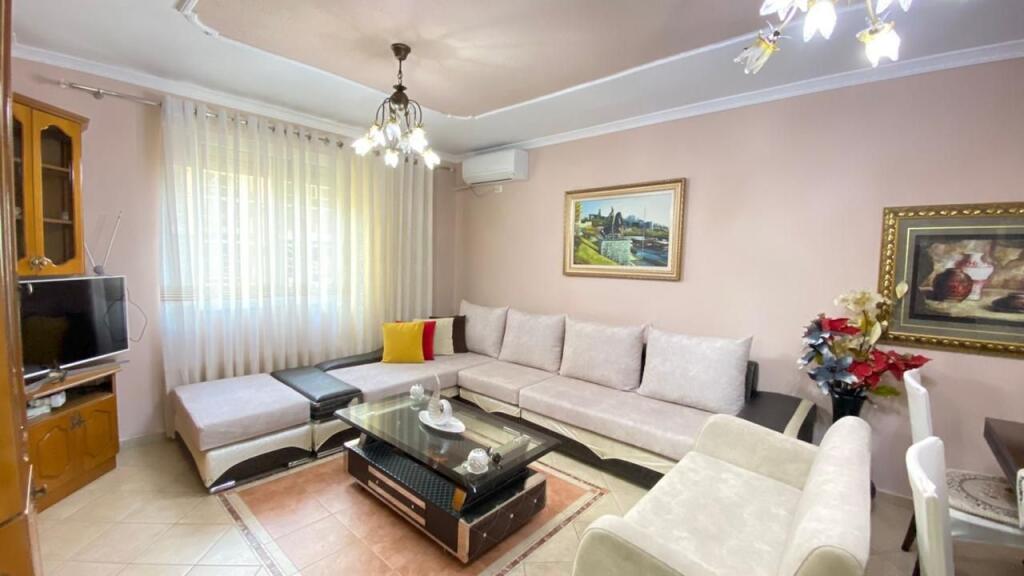 Apartament me qera 2+1 📍Rruga Barrikadave