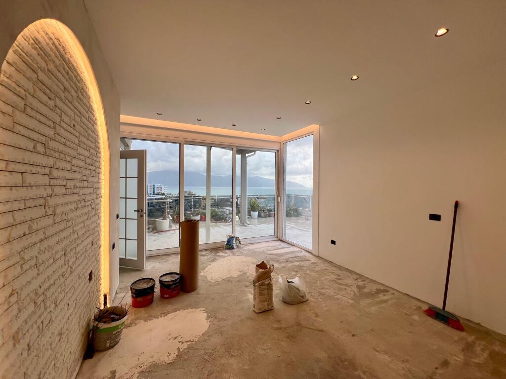 Penthouse Per Shitje Tek Marina Bay Vlore