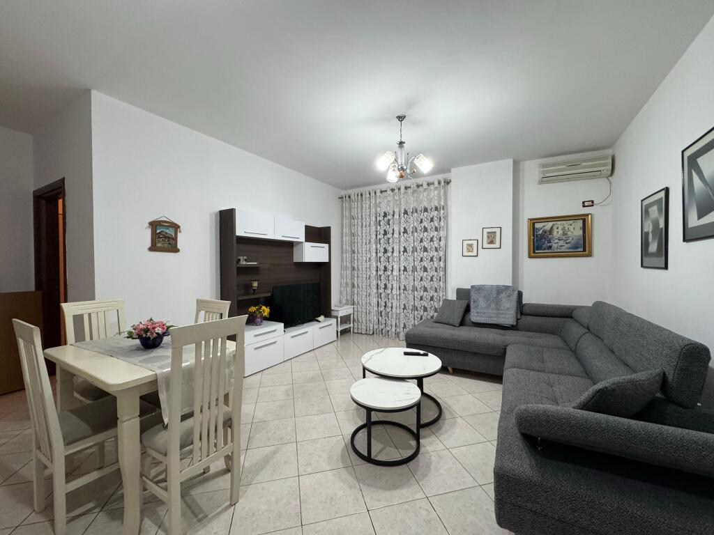 Apartamenti 2+1+2, Astir!