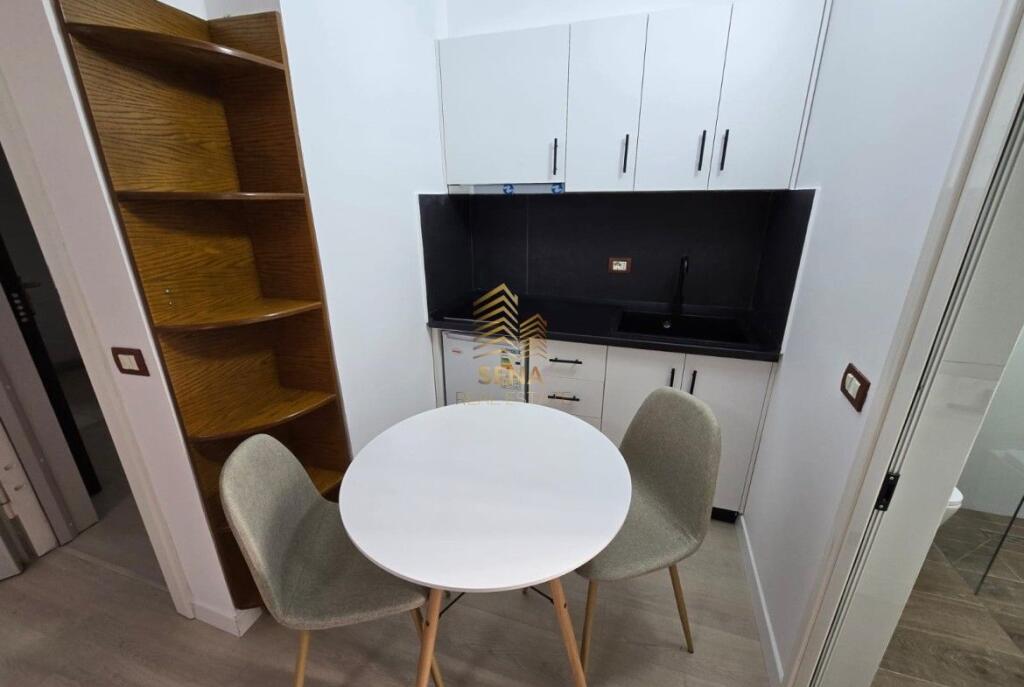 Affitto, Monolocale + Balcone, Centro, 55.000 ALL/mese